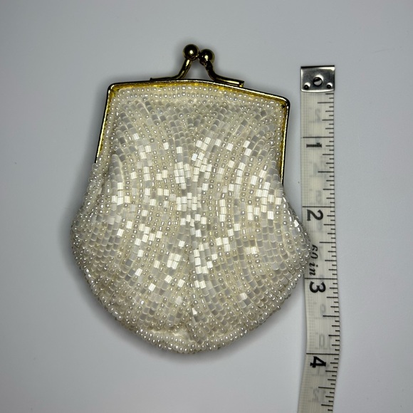 Vintage White Beaded Coin Purse with Gold Hardware - Picture 4 of 7